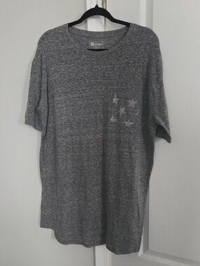 LuLaRoe Gray Men’s Short-Sleeve Crew Tee with Star Pocket